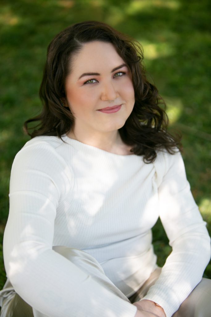 elissa headshot